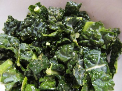 kale, kale chips, garlic salt, olive oil